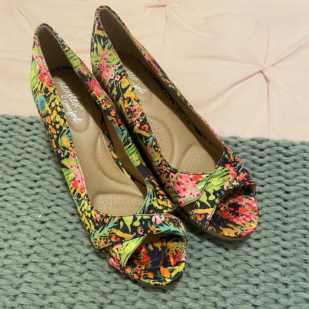 dexflex comfort floral wedges.